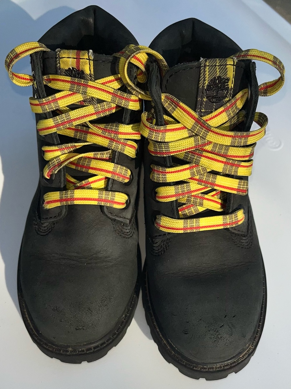Preloved Timberland Kids Black Boots with Yellow Plaid Laces - Size 11